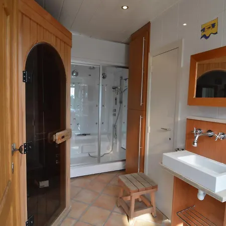 Lavish In With Sauna Villa *