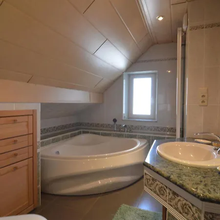 Villa Lavish In With Sauna *